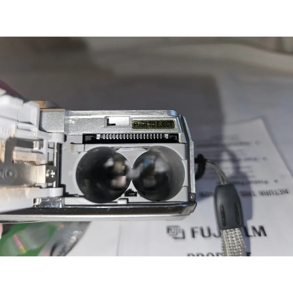 Fujifilm‎ FinePix A345 4.1 MP Digital Camera Silver - Read!